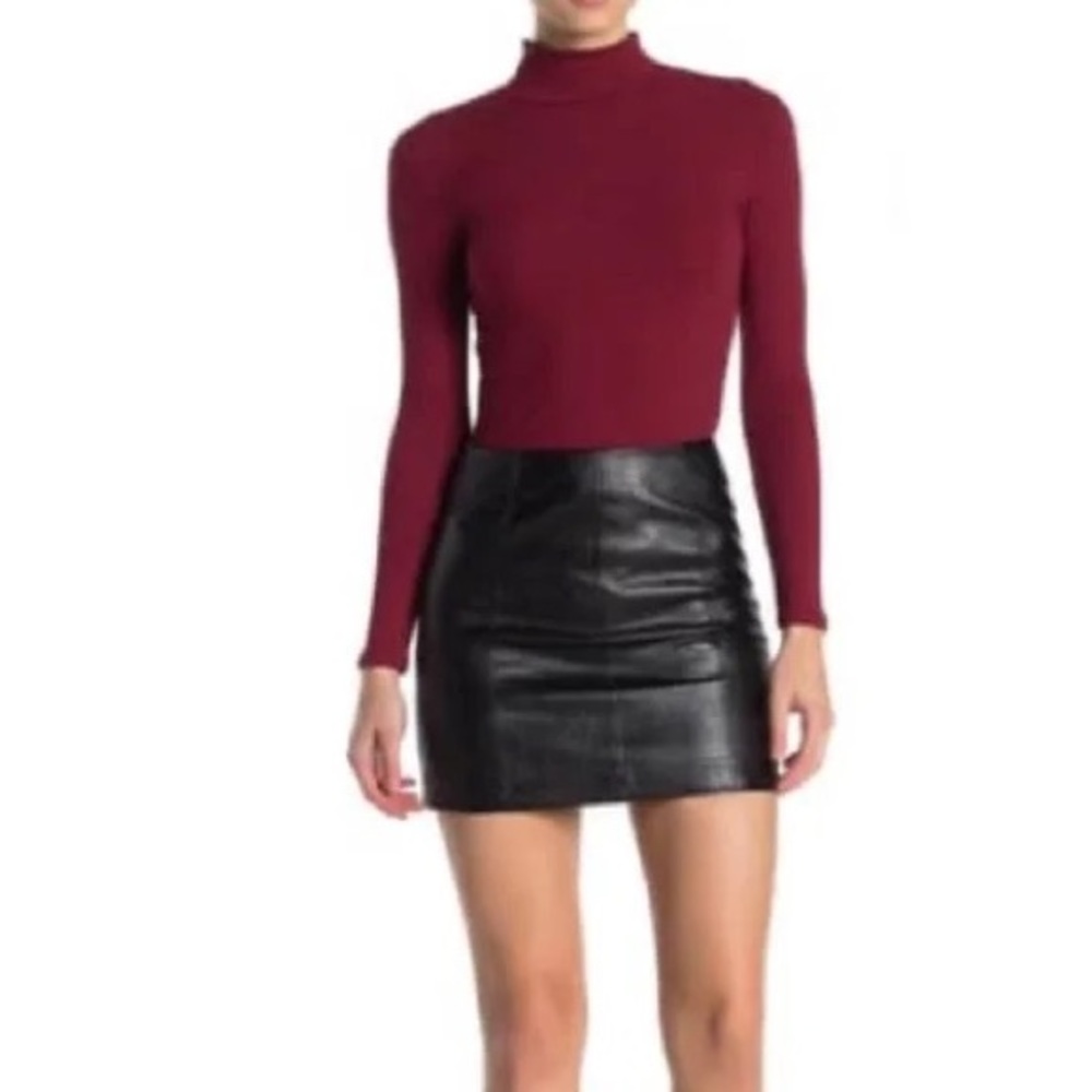 🌻NWT 4SIENNA Faux Leather Mini skirt with Zip Back from Neiman Marcus